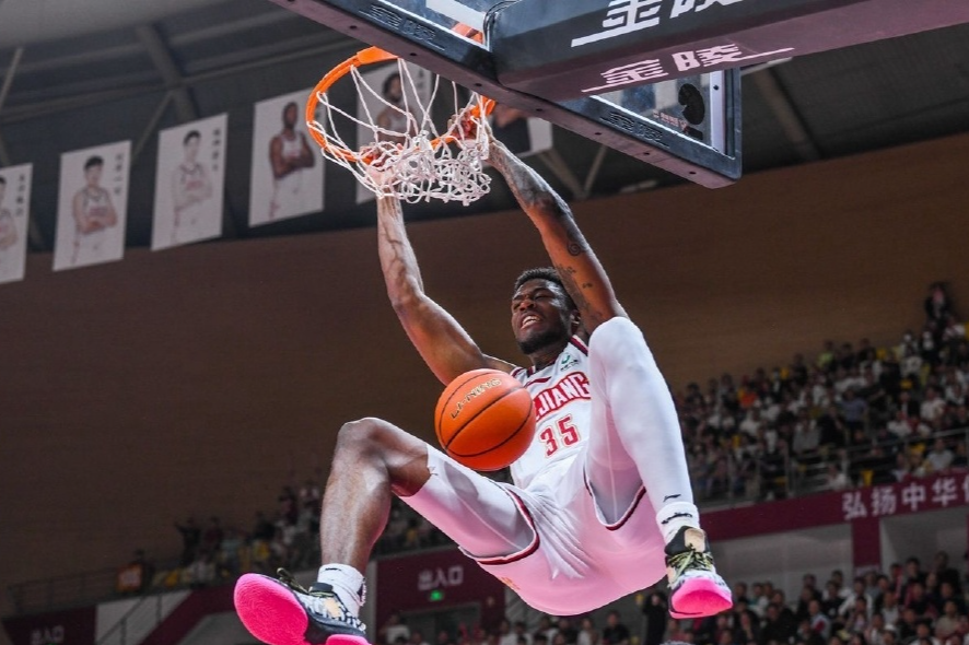 巴塞罗那训练开放日;关键时刻完成体检引欢呼;CBA季后赛在即;资深球员宣示担当 巴塞罗那训练开放日;关键时刻完成体检引欢呼;CBA季后赛在即;资深球员宣示担当