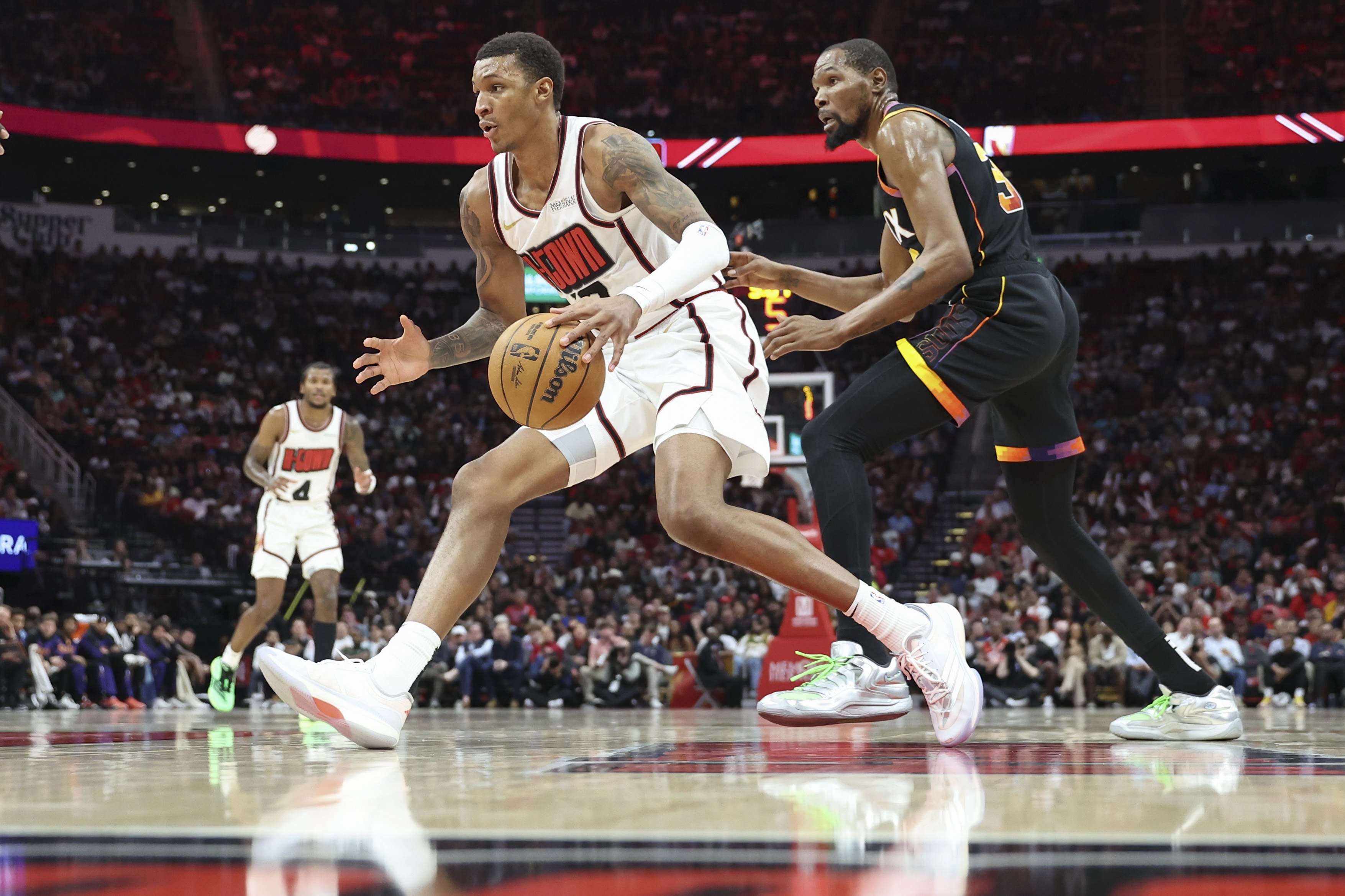 休斯敦火箭迎荷甲关键赛，今夜篮板制胜，更衣室稳定，控场能力受关注的简单介绍