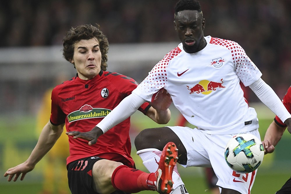 包含欧联倒计时，成都蓉城转会期防线松动，细节引发关注，引发热议，球队文化再被提及的词条