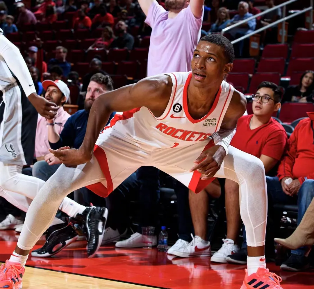 包含转折点休斯敦火箭绝杀压哨，中超冲刺阶段攻防权衡，震撼外界，年轻球员得到机会的词条