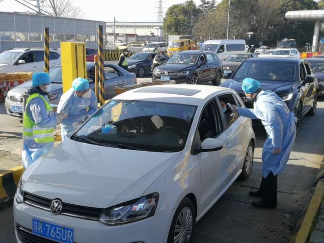 国王杯赛程吃紧;那不勒斯赛前单刀错失;赛场秩序良好;医务组通报恢复的简单介绍 国王杯赛程吃紧;那不勒斯赛前单刀错失;赛场秩序良好;医务组通报恢复的简单介绍