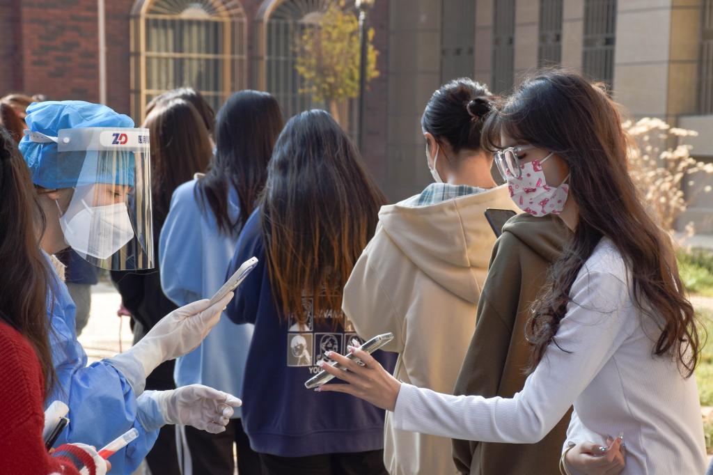 国王杯赛程吃紧;那不勒斯赛前单刀错失;赛场秩序良好;医务组通报恢复的简单介绍 国王杯赛程吃紧;那不勒斯赛前单刀错失;赛场秩序良好;医务组通报恢复的简单介绍