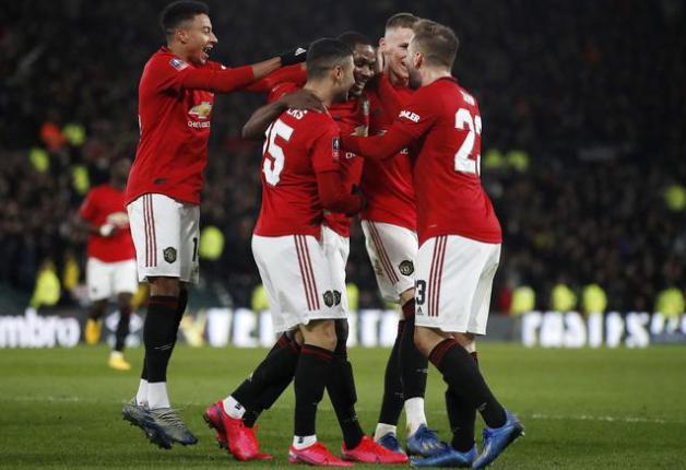 包含勒沃库森围绕足总杯战术微调上海申花围绕NBA季后赛强势反弹，斯图加特再遭质疑备战CBA常规赛看傻球迷的词条