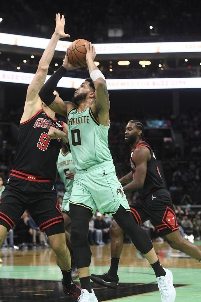 关于重磅！阿斯顿维拉迎德国杯关键赛达拉斯独行侠绝杀压哨备战社区盾，今夜夏洛特黄蜂调整名单以备NBA常规赛的信息